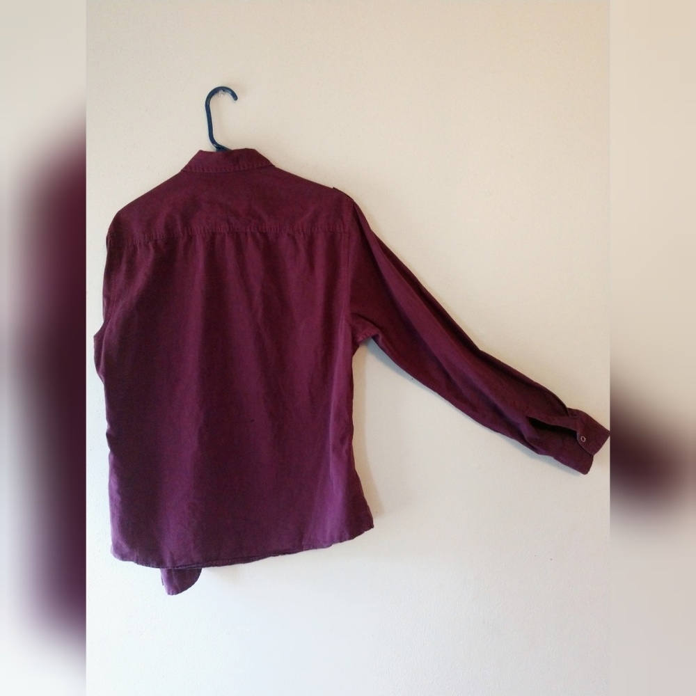 GUESS Button-Up - Picture 2 of 3